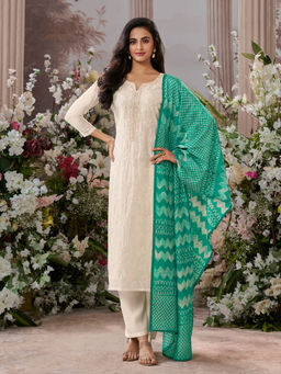 Seerat - Off-White Embroidery Kurta with Pant and Pink Dupatta