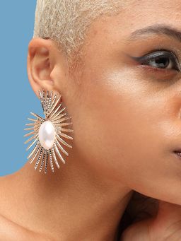 Sohi - Women Gold Plated Off White Contemporary Studs Earrings