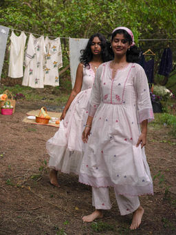 Label Earthen - Baby Pink Chameli Hand Embroidery Detailing Kurta and Trouser (Set of 2)