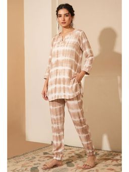 First Resort by Ramola Bachchan - Beige And White Tie-dye Lounge (set Of 2)