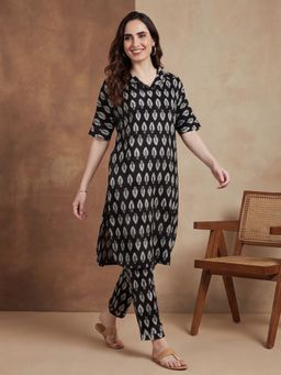 Black & Blah Blah - Women's Printed Black Kurta With Pant