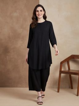Black & Blah Blah - Women's Viscose Rayon Black Stripes Kurta With Pant