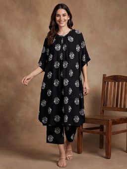 Black & Blah Blah - Women Viscose Rayon Floral Black Kurta With Pant