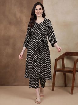Black & Blah Blah - Women Stripes Black Kurta With Pant