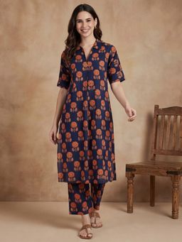Black & Blah Blah - Women Pure Cotton Floral Navy Blue Kurta With Pant