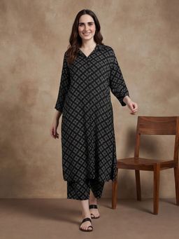 Black & Blah Blah - Women's Viscose Rayon Black Printed Kurta With Pant