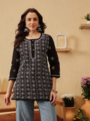 Black color option, Sold out, Currently selected