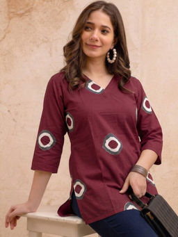 Surhi - Women Maroon Geometric Printed Short Kurti
