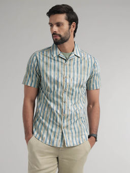 Andamen - Men Blue Half Sleeve Resort Twill Strip Print Regular Fit Shirt