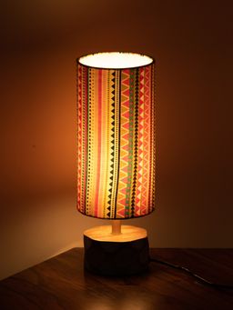 ExclusiveLane - Vibrant Hues Handcrafted Round Table Lamp In Mango Wood (14 Inch)
