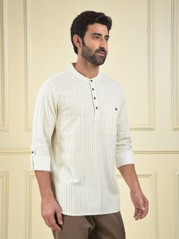 CRIMSOUNE CLUB - Men Off White Vertical Stripes Knitted Kurta