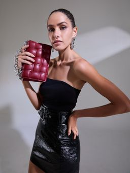 Kazo - Red Square Weaved Solid Sling Bag