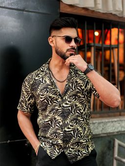 ROYALTAIL - Animal Abstract Print Super Soft Premium Half Sleeve Shirt