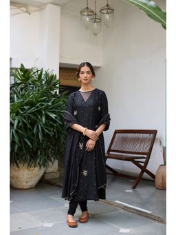 Vashisht Guru Dutt - Black Sanjh Kurta with Churidar and Dupatta (Set of 3)