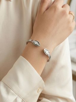 Kraft Smiths - Women White Snake Openable Cuff