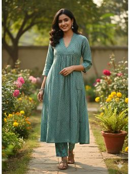 MAAND - Women Ethnic Motifs Printed Empire Kurta with Pant