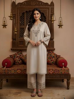 Barara Ethnic - Women's Heritage Embroidered Kurta with Pant