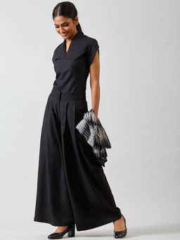 FABLE STREET - Pleated Wide Leg Pants - Black