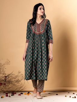 Readiprint - A Line Style Cotton Blend Green Kurta And Pant (Set of 2)