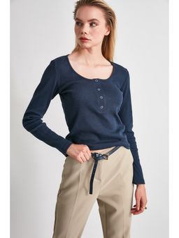 Trendyol - Navy Blue Semi-fit Solid-plain Round Neck Top