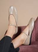 Beige color option, Currently selected