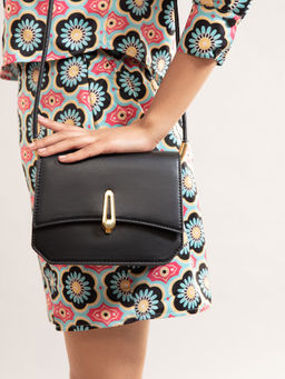 Twenty Dresses by Nykaa Fashion - Black Vintage Drama Hand Bag