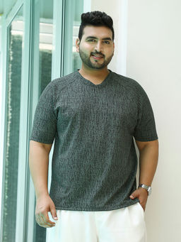 Instafab Plus - Men Emerald Green and Midnight Black Contrast-Heathered Knitted T-Shirt