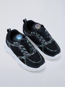 Hopscotch - LED Camouflage Athletic Shoes