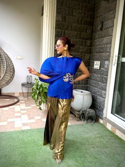 Aasabysimran - Sapphire Embroidered Lunar Bloom In Electric Blue Top with Pant