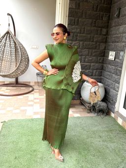 Aasabysimran - Emerald Lunar Bloom In Dark Green Top with Skirt