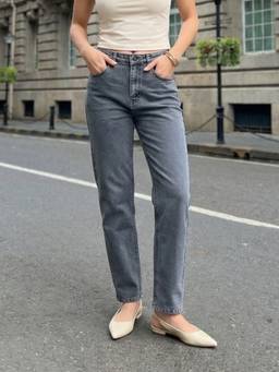Urbano Fashion - Grey High Rise Straight Fit Washed Jeans