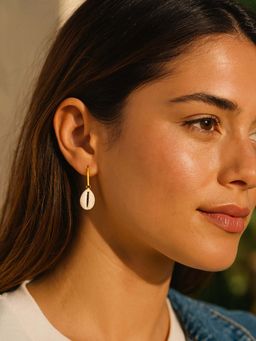 Digital Dress Room - Gold Plated Beige Boho Beach Shell Mini Earrings