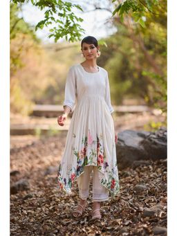 Nirmooha - Ivory Park Floral Embroidered Kurta with Pant (Set of 2)