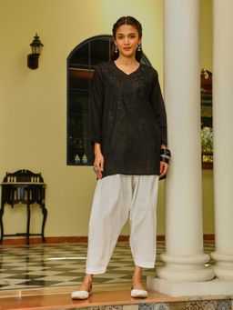 House of Chikankari - Chikankari Woven Short Kurta