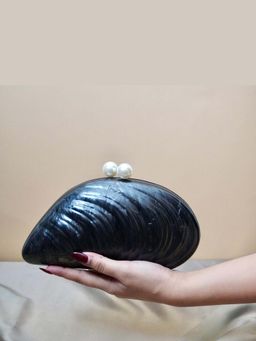 BE CHIC - Acrylic Shell Clutch With Unique Pattern Black