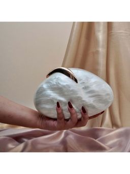 BE CHIC - Luna Luxe Acrylic Clutch Ivory | With Detachable Sling