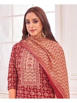 MOJILAA - Women Maroon Cotton Blend Geometric Kurta with Salwar and Dupatta (Set of 3)
