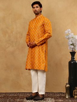 Jompers - Men Classic Mustard Ethnic Print Cotton Blend Kurta With Pyjama