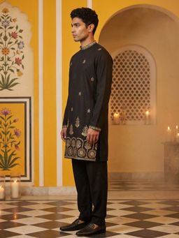 Jompers - Men Classic Black Kurta With Pyjama