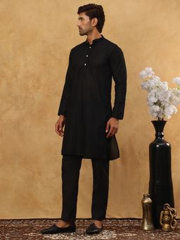 Jompers - Men Ethnic Black Chikankari Kurta with Pyjama