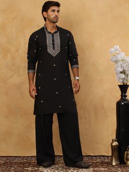 Jompers - Men Silk Black Blend Embroidered Kurta With Pyjama