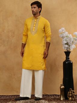 Jompers - Men Silk Yellow Blend Embroidered Kurta With Pyjama