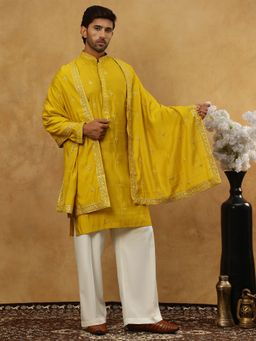 Jompers - Men Silk Mustard Blend Embroidered Kurta With Pyjama And Dupatta