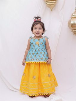 BownBee - Infants Blue Pure Cotton Parrot Printed Lehenga with Choli