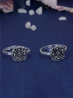 Praavy - 925 Oxidised Silver Four Flower Adjustable Toe Ring