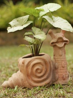 Swadeh - Snuggle Snail Floor Planter