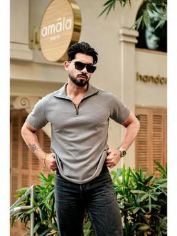 GRITSTONES - Men Grey Waffle Half Sleeves Zipper Polo T-shirt