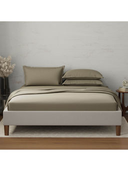 Boutique Living - Emblem 100% Cotton 300 Tc Green Solid King Dyed Bedsheet With 4 Pillow Covers