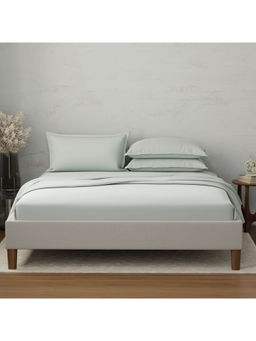 Boutique Living - Emblem 100% Cotton 300 Tc Green Solid King Dyed Bedsheet With 4 Pillow Covers