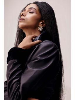 Goddess Of Glocal - White Chasm E Shahi Shwet Earring